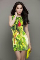 Đầm body Ngọc Trinh họa tiết cây lá và chim hót